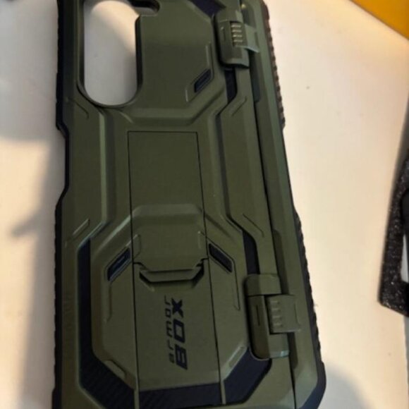 i-Blason iPhone 14 - iPhone 13 Case with Built-in Screen Protector Armorbox - Picture 6 of 15